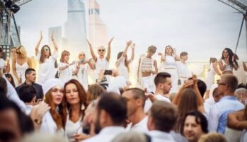 Заказ столика на вечеринке, подбор площадки, места для отдыха